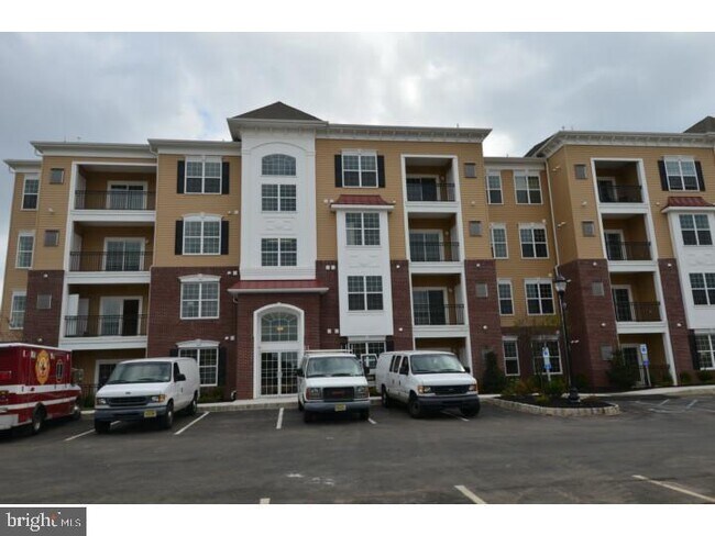 Building Photo - 1447 Sierra Dr