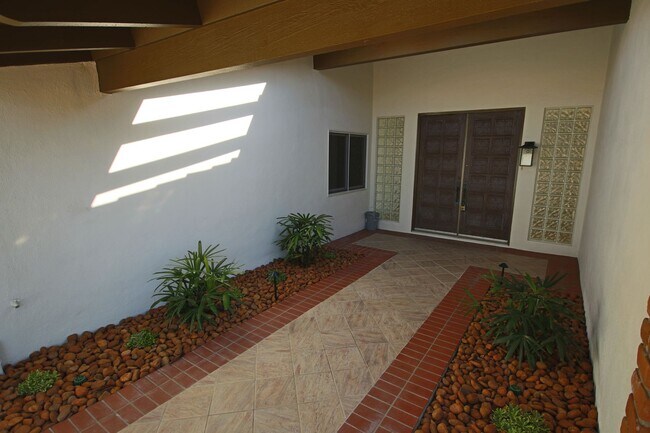 Building Photo - Amazing La Jolla North PB home with panoramic views of the ocean, bay and downtown