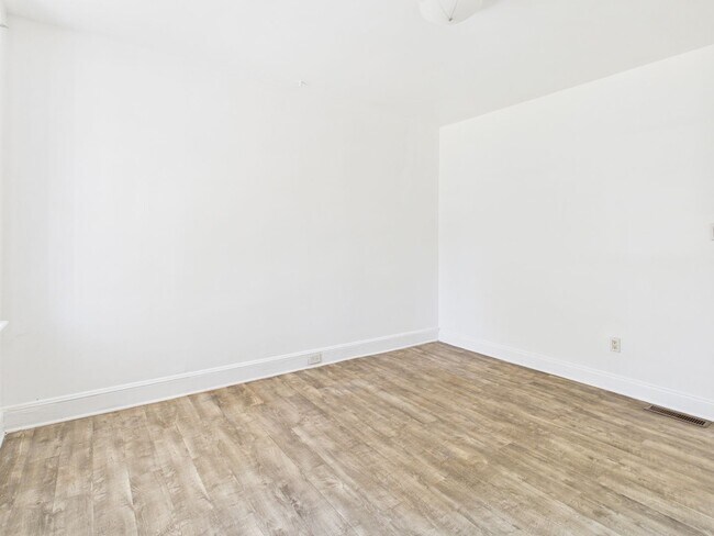 Building Photo - 2508 North Ave