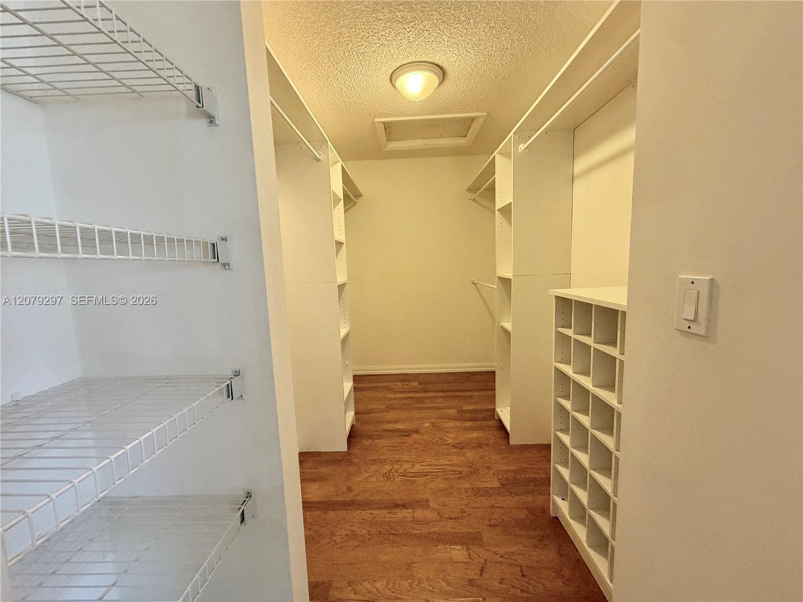 Building Photo - 1135 Cliffrose St