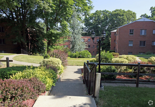 Building Photo - Fort Strong Apartments