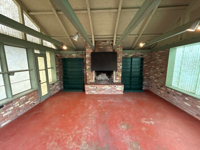 Building Photo - 1947 Marion St SE