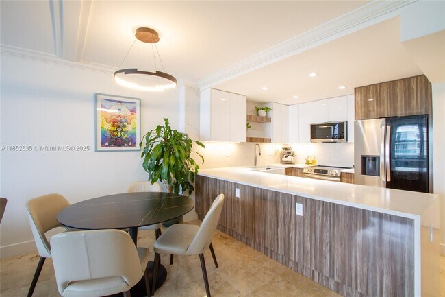 Building Photo - 3725 S Ocean Dr