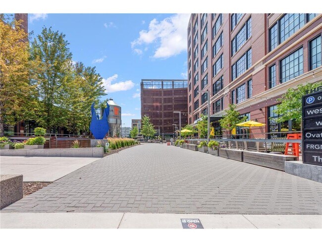 Building Photo - 718 N Washington Ave