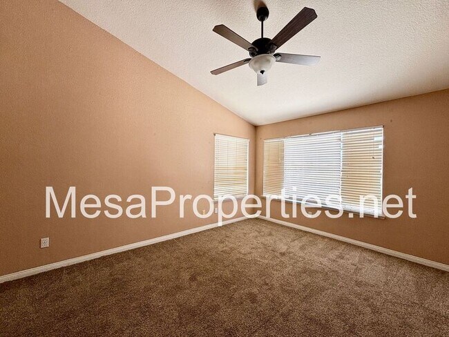Building Photo - 12530 High Desert Rd