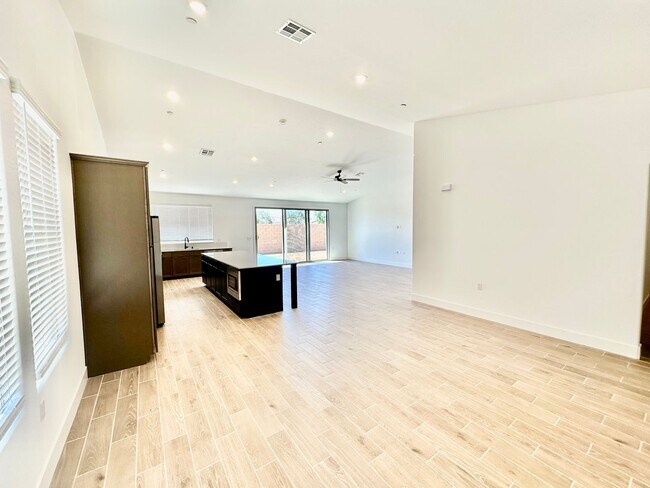 Building Photo - 5-Bedroom Lennar in Riverstone Community