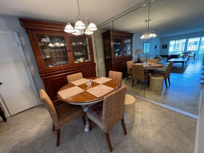 Building Photo - 6219 Bay Club Dr