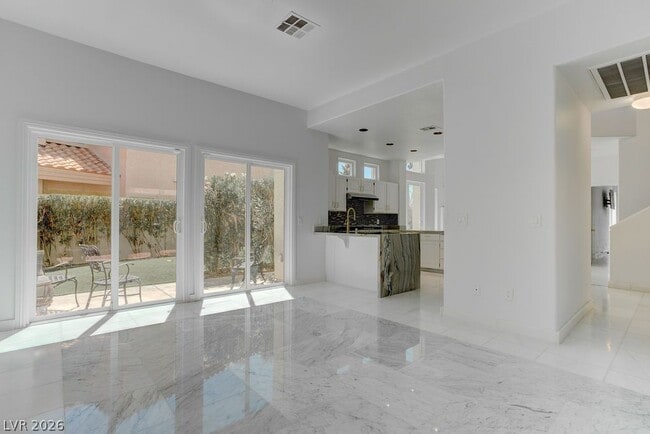 Building Photo - 8953 Diamond Falls Dr