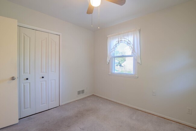 Building Photo - 6 Hammen Ave