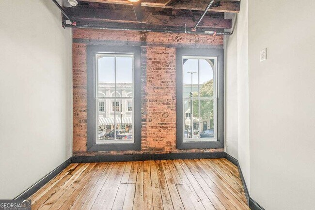 Building Photo - 13 Greenville St S