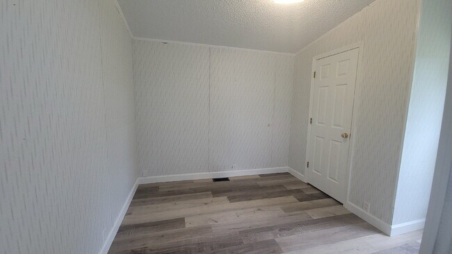 Building Photo - " 2-Bed, 2-Bath Mobile Home Retreat in Tan...