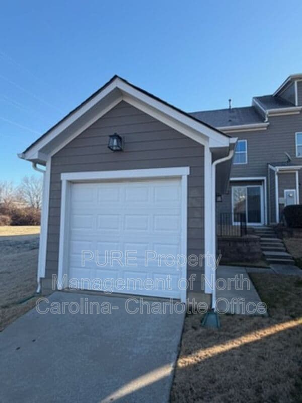 Building Photo - 2731 Tranquil Oak Pl