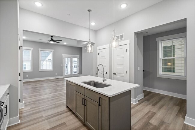 Building Photo - Gorgeous 3 Story 4 Bedroom Pet Friendly Home For Rent!