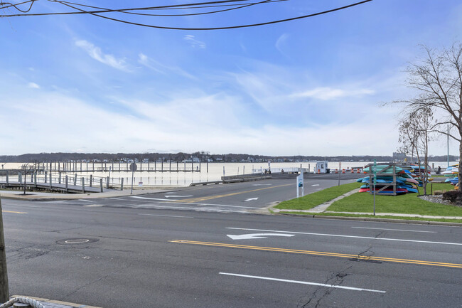 Building Photo - 1206 River Rd
