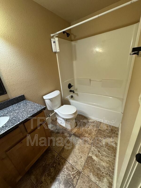Building Photo - 4249 Woodlake Ln