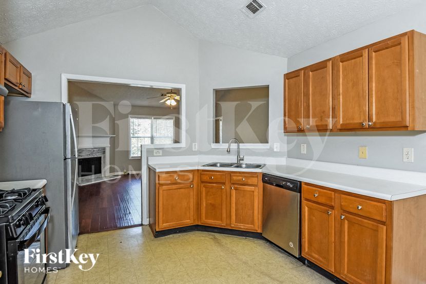 Building Photo - 830 James Ridge Dr