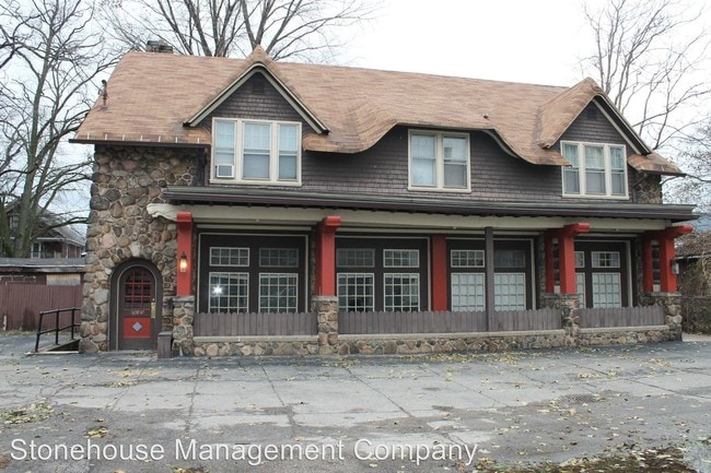 Building Photo - 520 W 6th St