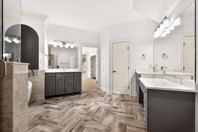 Building Photo - 6 Portrush Ct