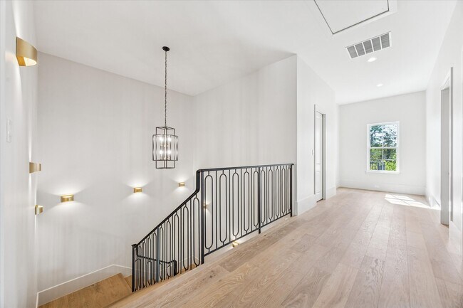 Building Photo - 7203 Tickner St