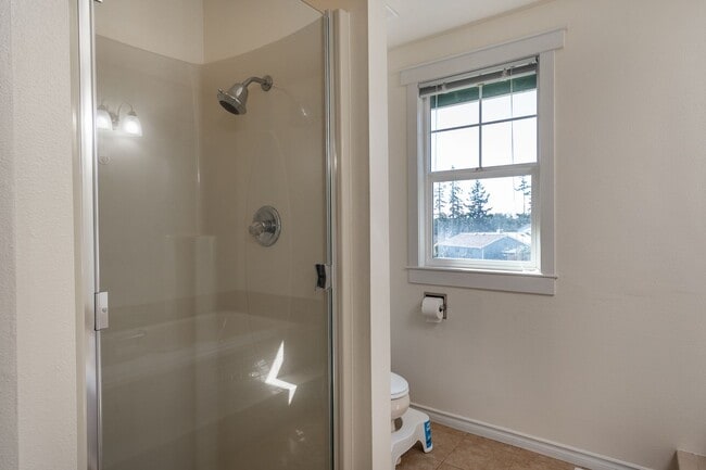 Building Photo - 3 Bedroom 2.5 Bath House