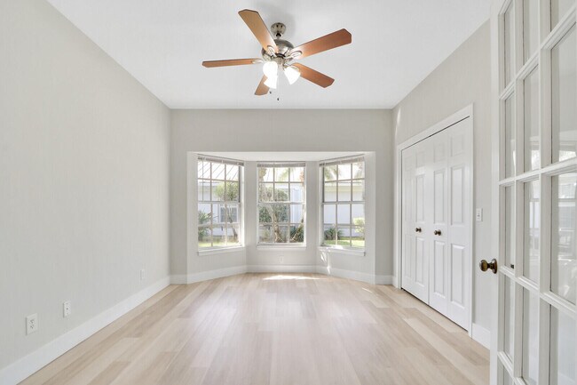 Building Photo - 7340 Pine Creek Way