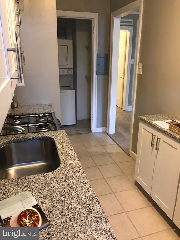 Building Photo - 2031 Locust St