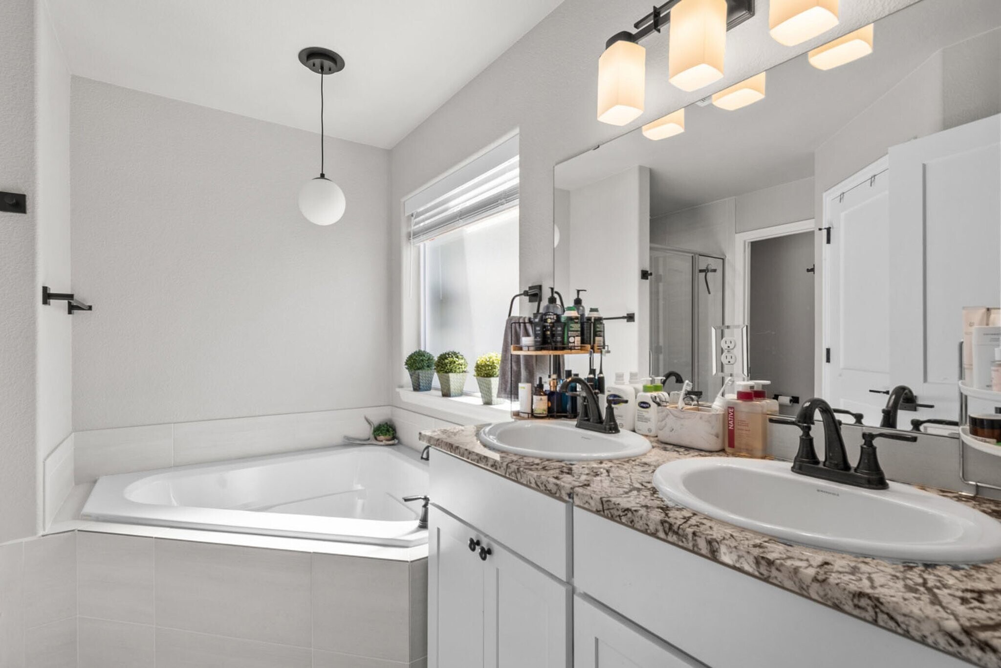 Building Photo - 1202 Phipps Ave