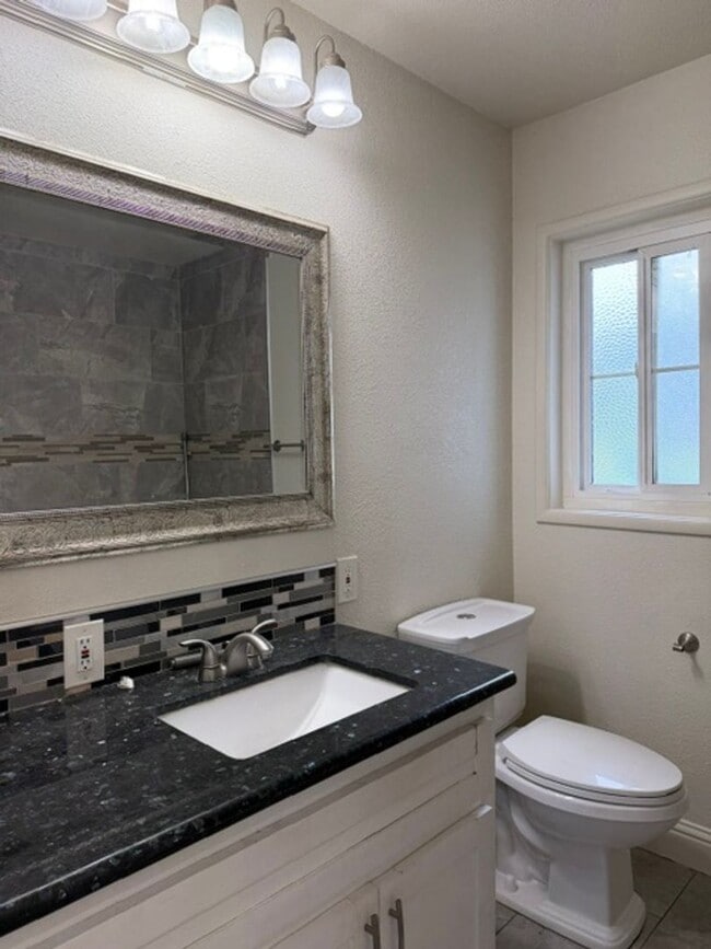 Building Photo - Desirable 3-bedroom 1 bath House