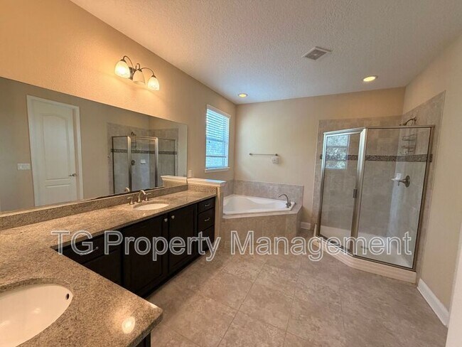 Building Photo - 305 Medio Dr