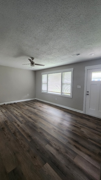 Building Photo - 626 Surfside Dr