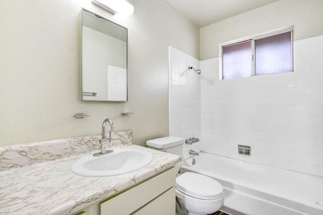 Building Photo - Beautiful 1 bedroom 1 Bath Unit