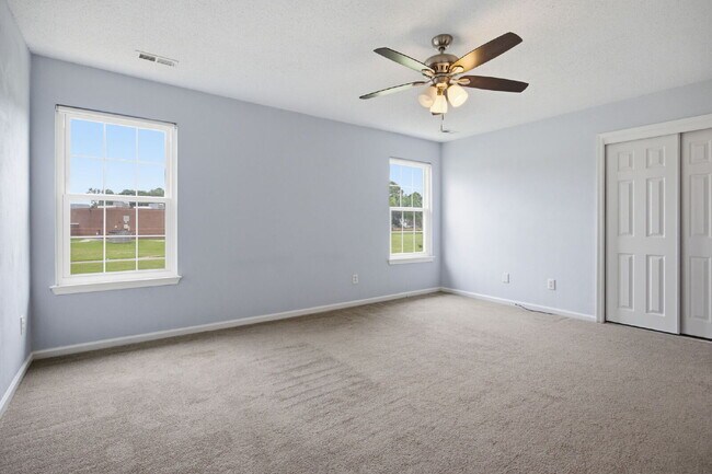 Building Photo - 3-Bedroom Home with Garage & Private Patio