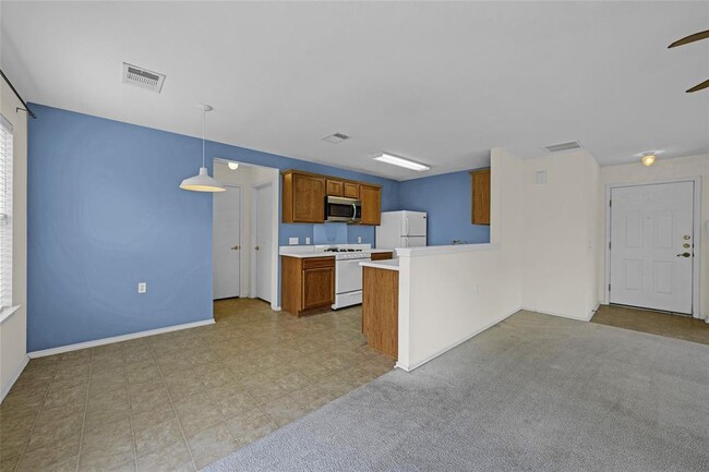 Building Photo - 5509 Bentsen Ln