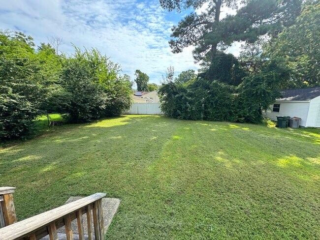 Building Photo - CHARMING 4-BEDROOM, 2-BATH COTTAGE-STYLE HOME IN HAMPTON, VA!