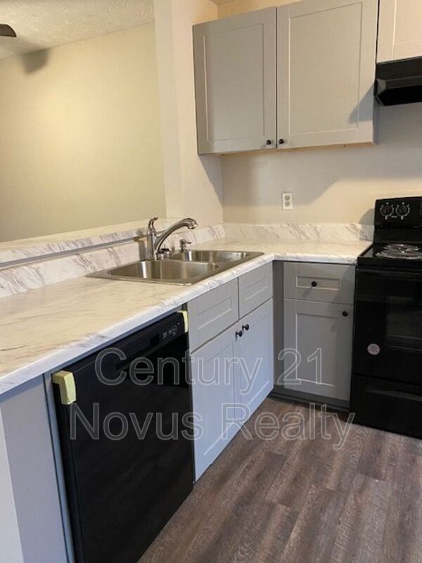 Building Photo - 735 South St