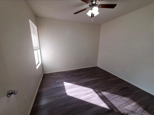 Building Photo - 1109 Hyridge St