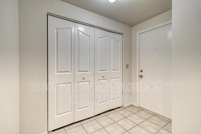 Building Photo - 3713 S Gekeler Ln