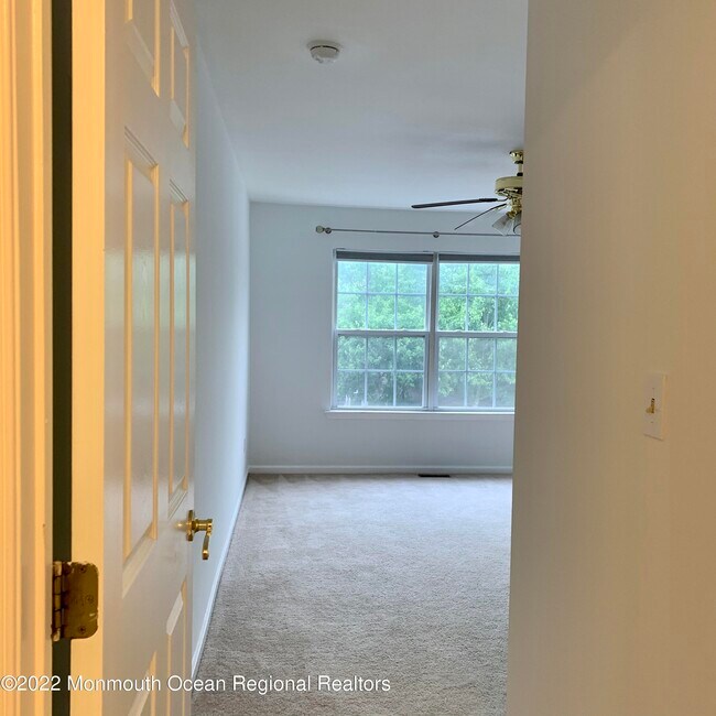 Building Photo - 17 Persimmon Ln