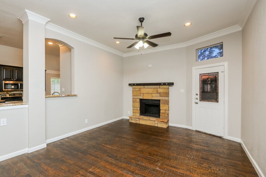 Building Photo - 5900 Ravenya St