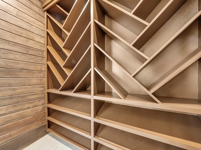 Building Photo - 330 Kelly Plantation Dr