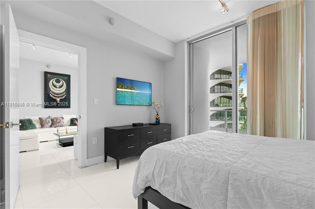 Building Photo - 900 Biscayne Blvd