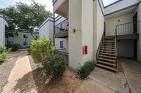 Building Photo - 740 W Elm St