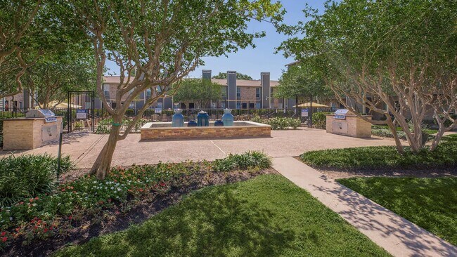 Building Photo - 15330 Ella Blvd Blvd