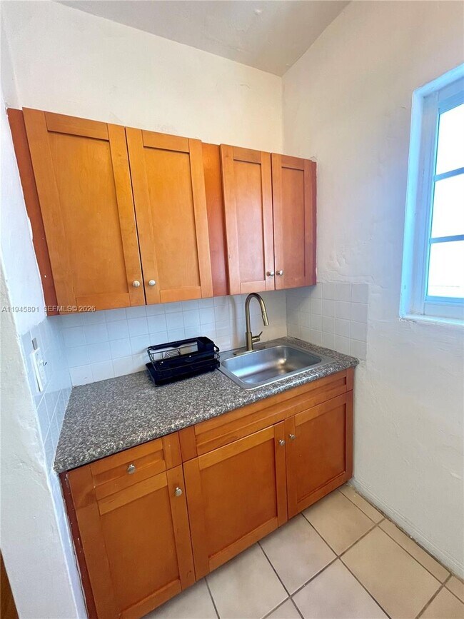 Building Photo - 1619 Meridian Ave