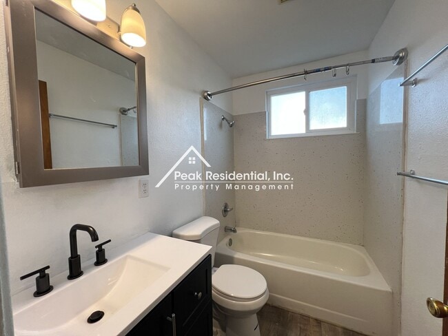 Building Photo - Very Nice 3bd/1ba House with 2 Car Garage