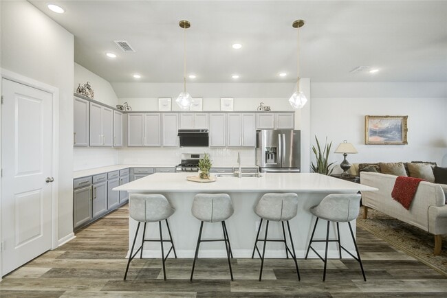 Building Photo - 2815 Torrey Pines Dr