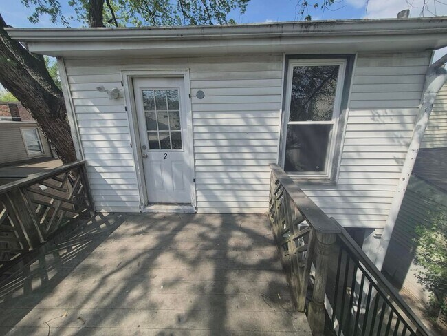 Building Photo - 417 Emma St