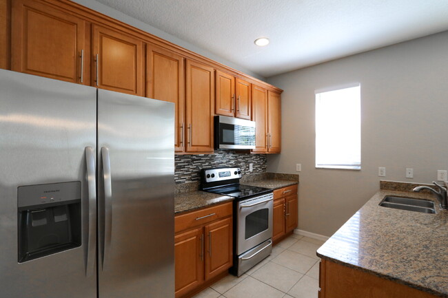 Building Photo - Spacious 3-Bedroom Townhouse with 3.5 Bath...