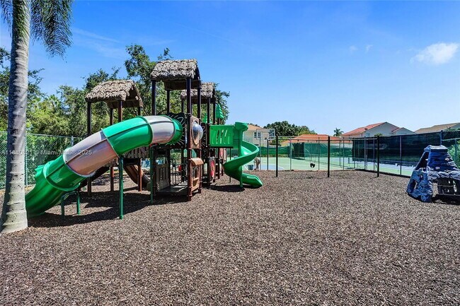 Building Photo - 4955 SW 33rd Ave