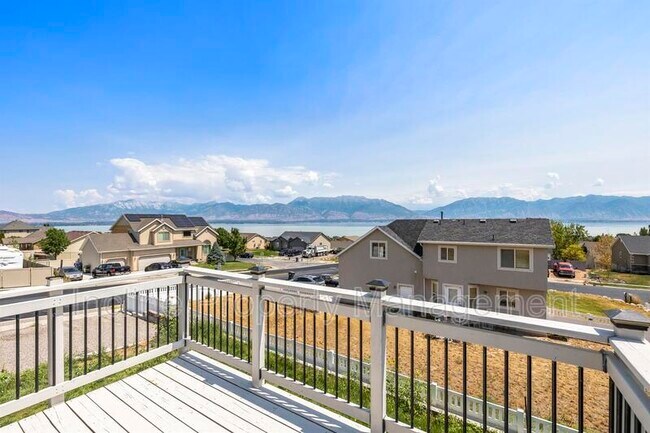 Building Photo - 4016 S Sunrise Dr